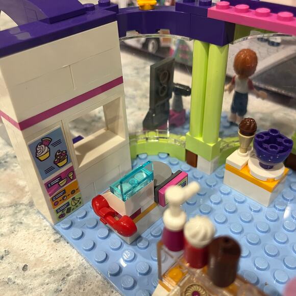 Lego Heartlake Frozen Yogurt Shop Friends Set 41320 No Car - Picture 7 of 7